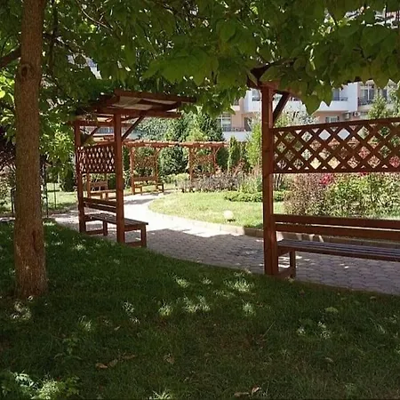 студио в затворен комплекс Apartamento